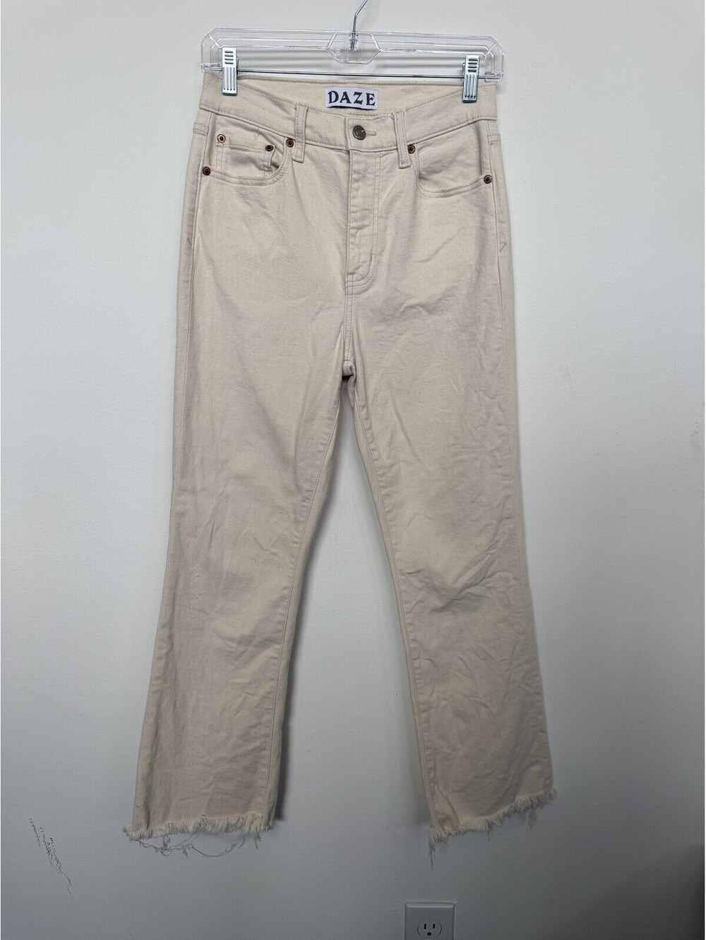 DAZE Just Right Cropped Raw Hem Jeans Cream 99% Cotton Size 27 NWT